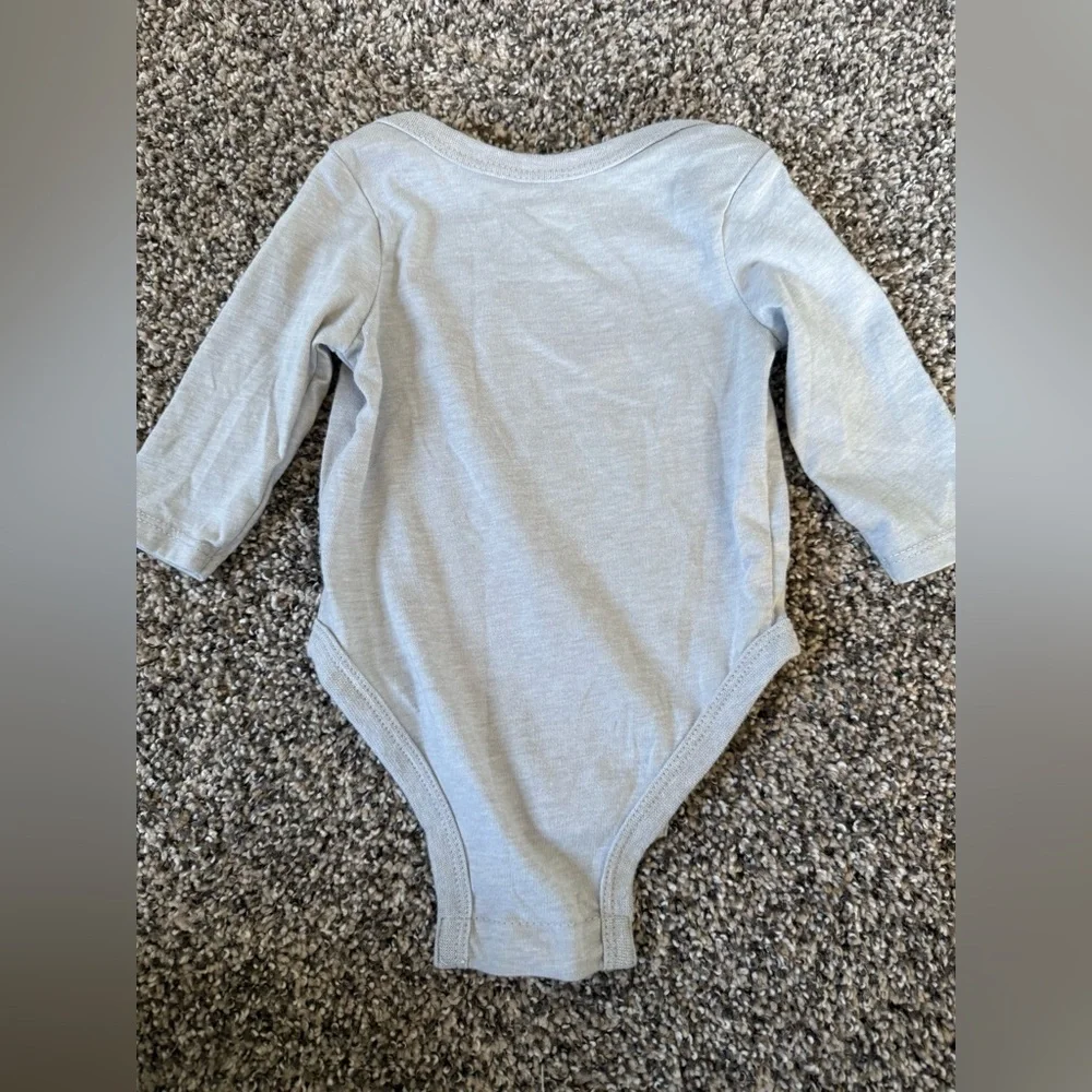 Nike Baby Girl Gray Bodysuit Onesie SIZE 0-3 Months - Picture 3 of 3